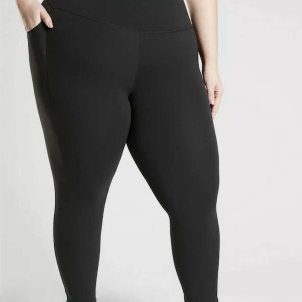 🆕ATHLETA Salutation Stash Pocket 7/8 Tight black leggings #531321 new with tags